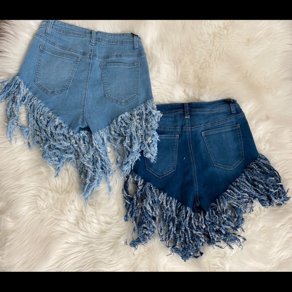 “ Getti Up” Jean Shorts - Picture 2 of 3